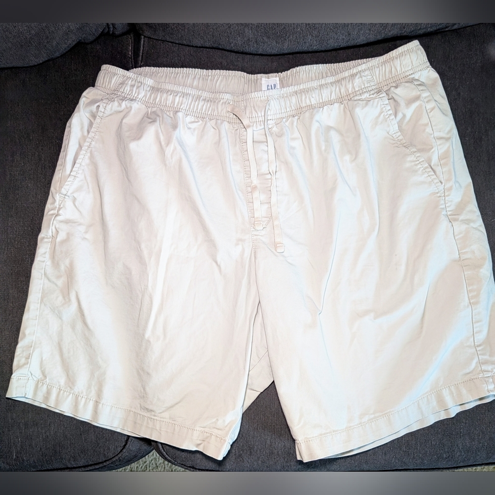 GAP Cream Athletic Shorts with Elastic Waistband